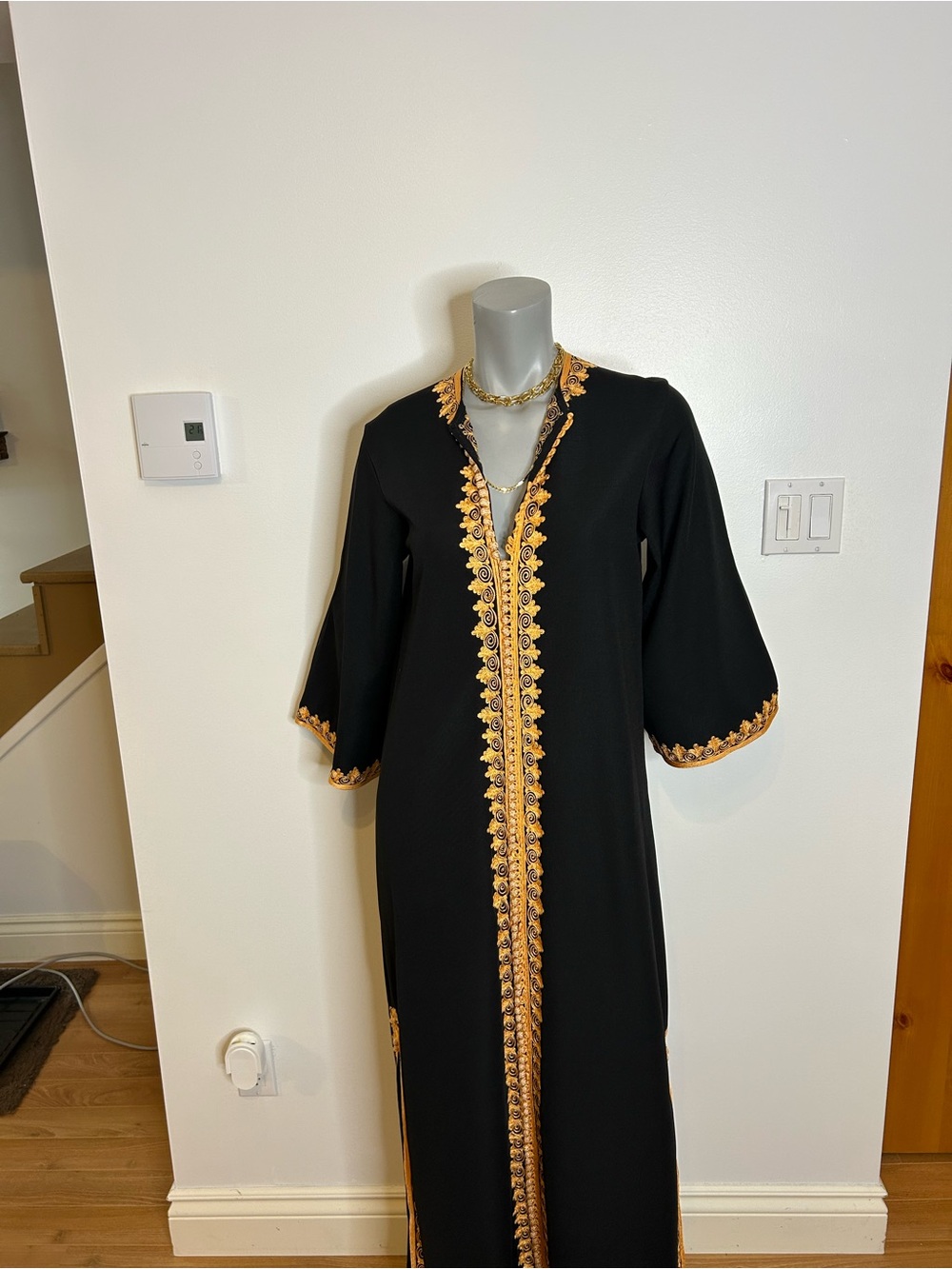 Elegant and authentic Caftan in black with orange trim❤️Never used - Picture 2 of 15